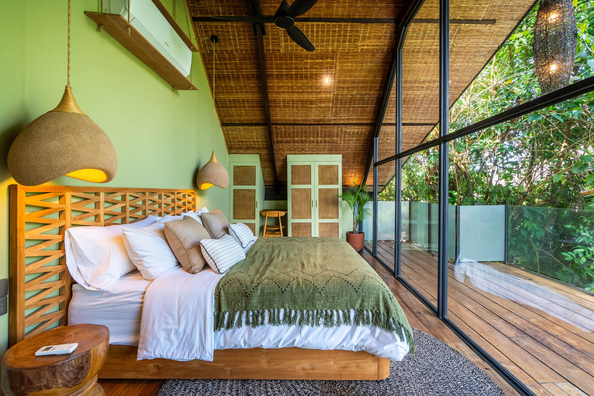 Villa-Lestari-01-Bedroom-2nd-Floor-02