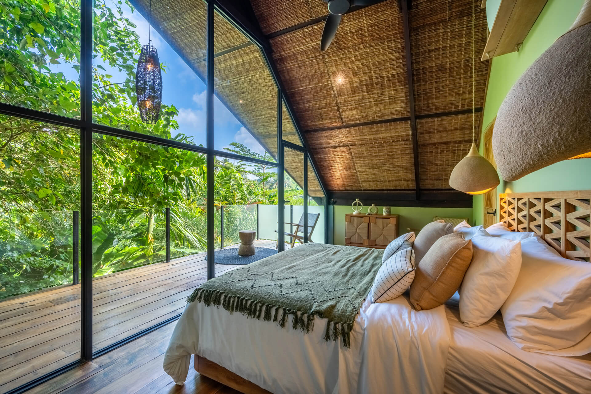 Villa-Lestari-01-Bedroom-2nd-Floor-03