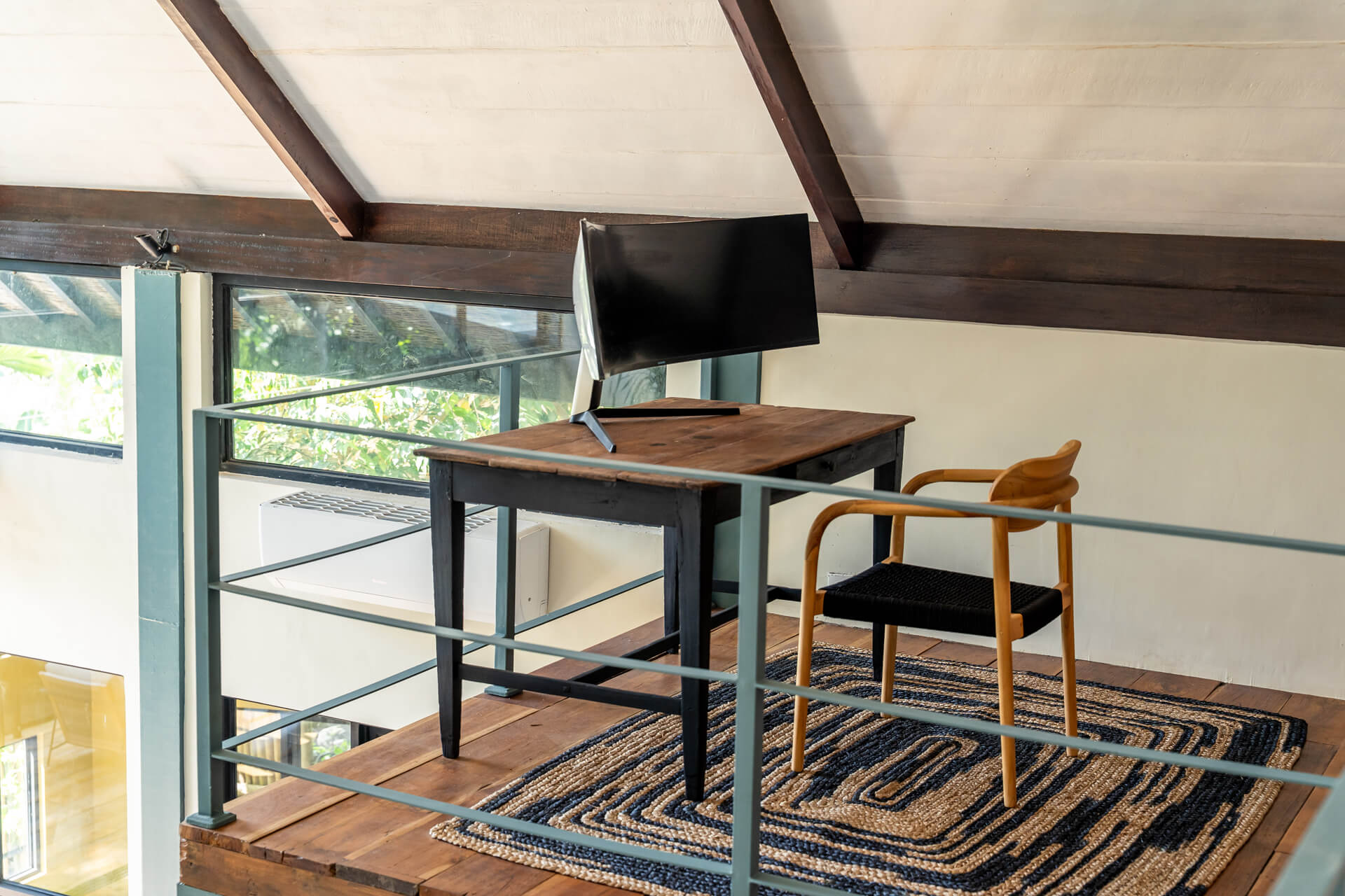 Villa-Lestari-01-Computer-Desk-02