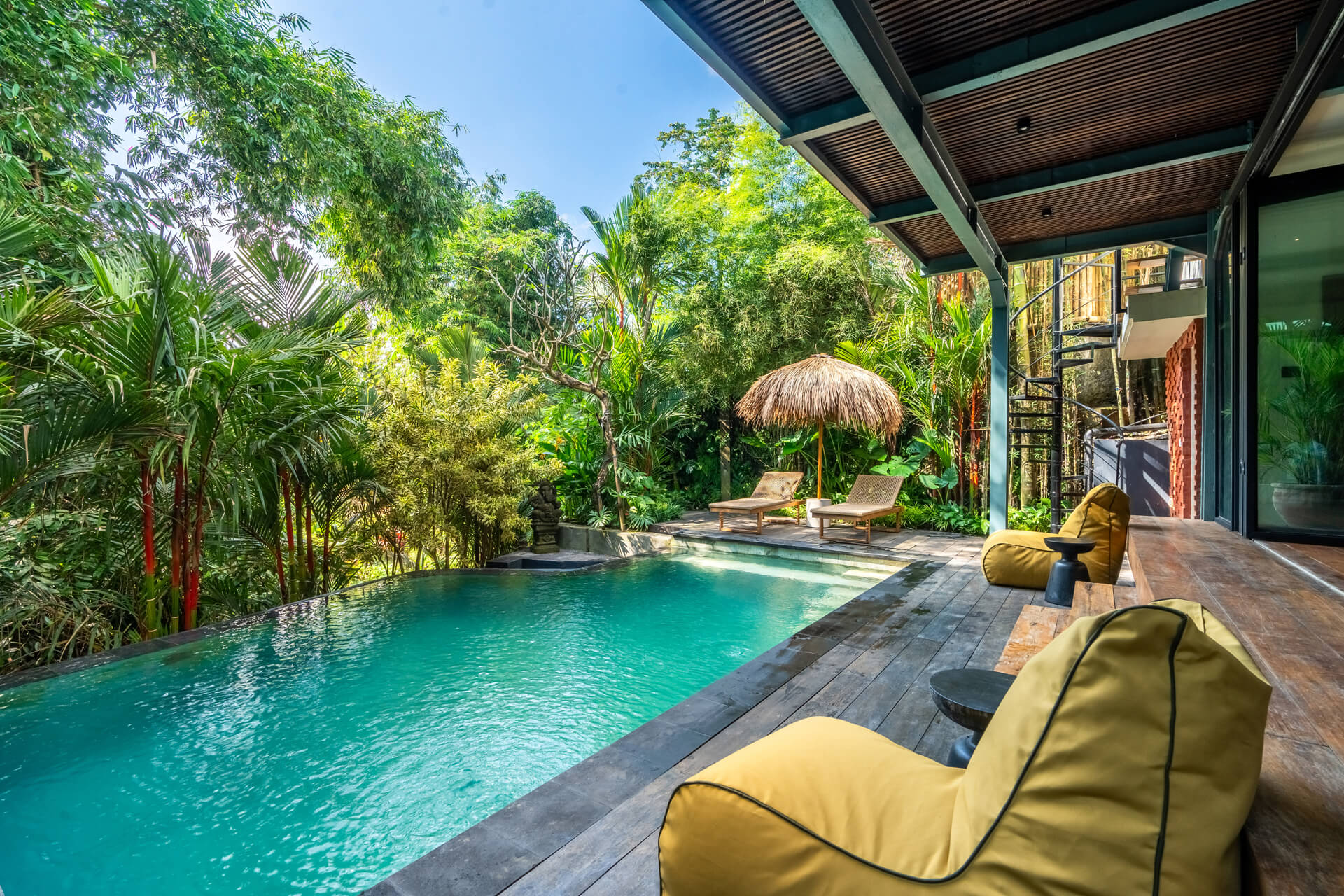 Villa-Lestari-01-Pool-03