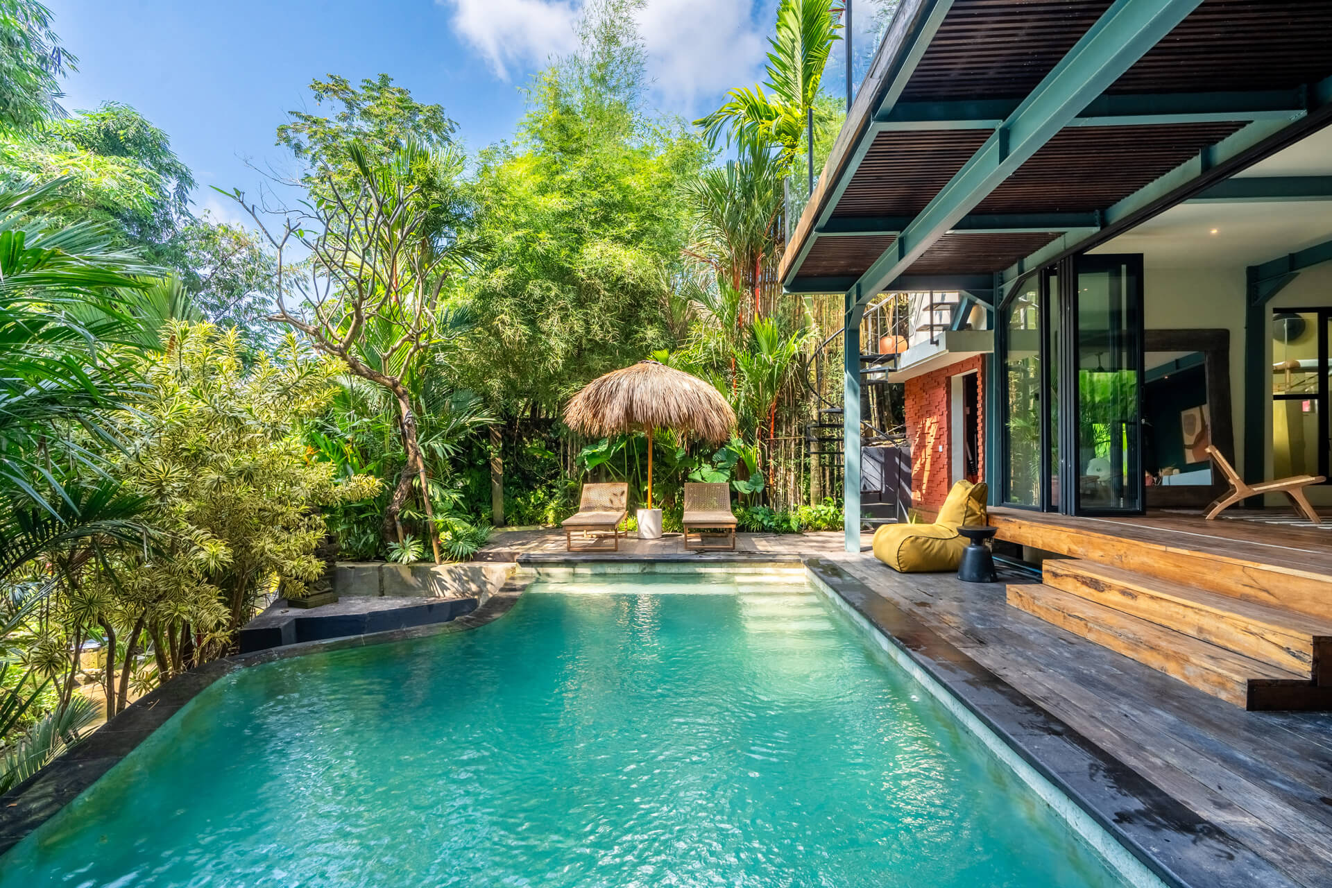 Villa-Lestari-01-Pool-04