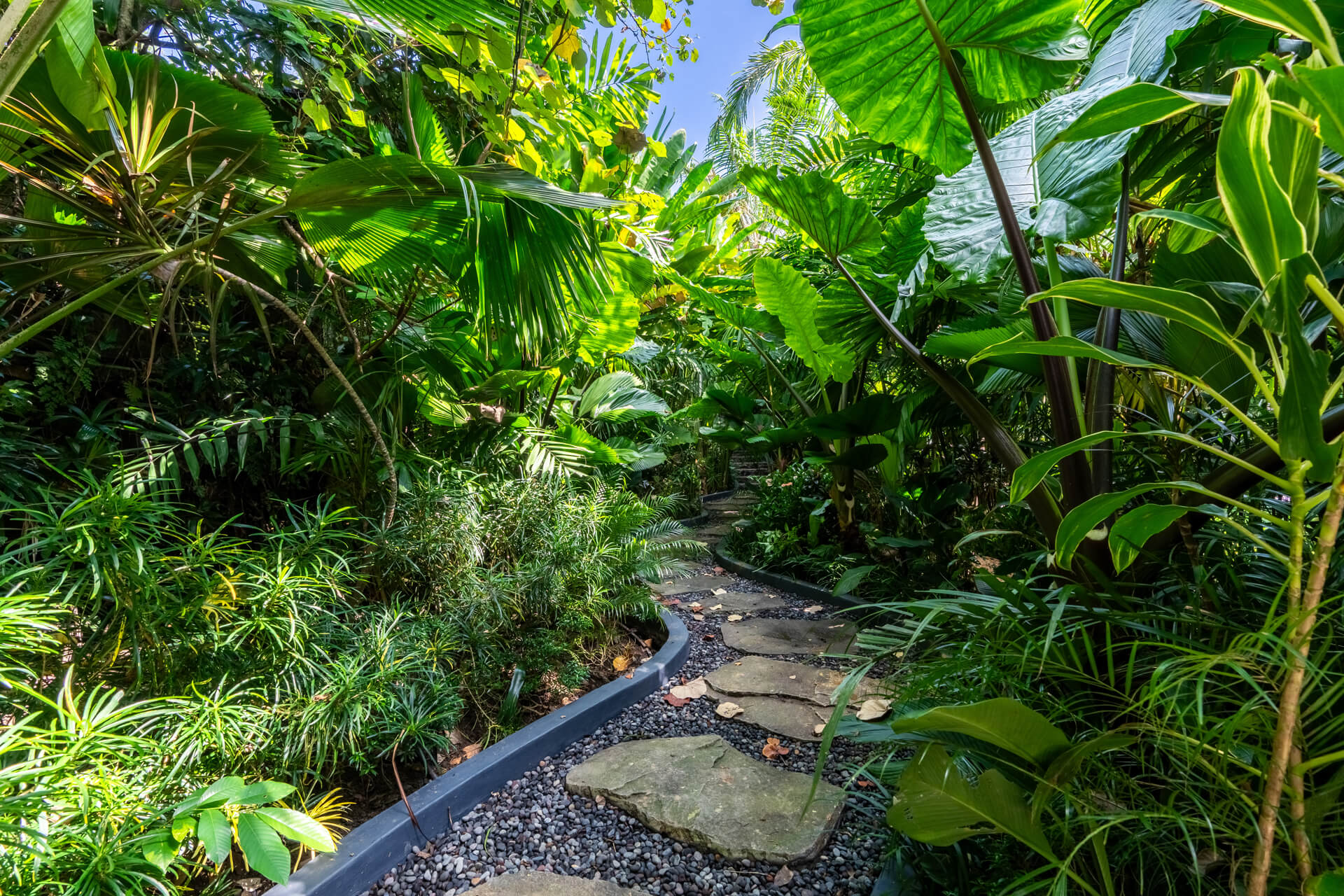 Villa-Lestari-02-Entrance-02